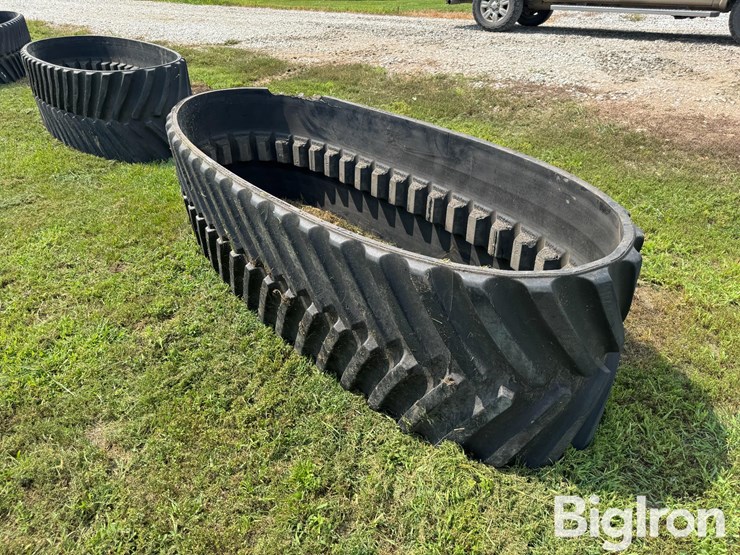 goodyear-30"-quad-track-track-image-1