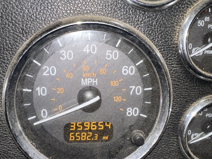 2019-peterbilt-389-image-7