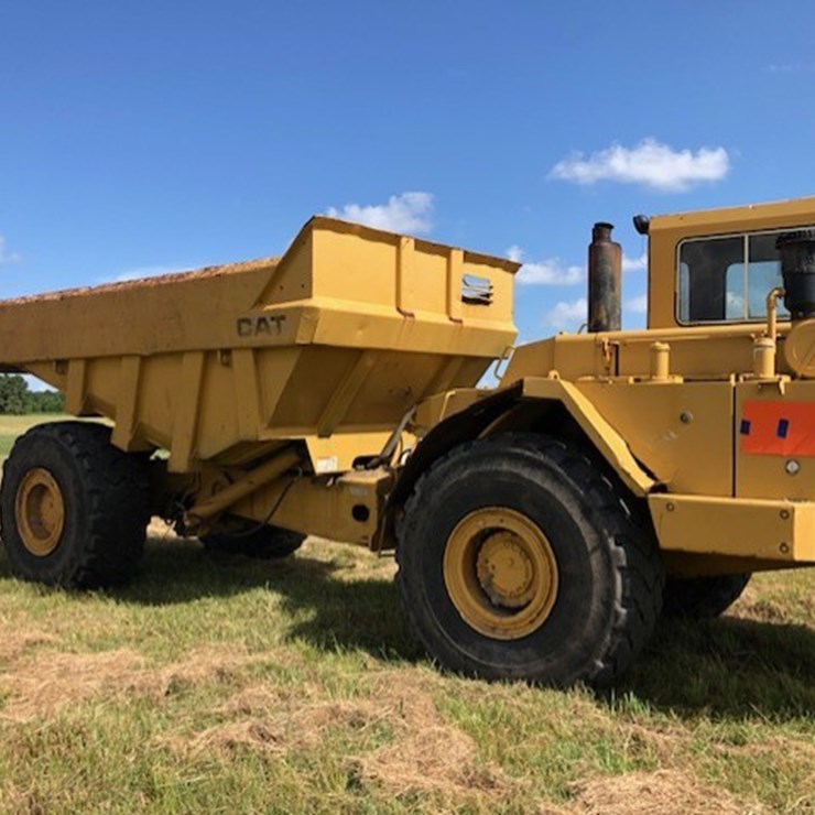 #2210 • 1984 Caterpillar Dump Truck