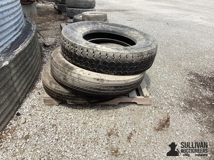 11r24.5-tires-image-1