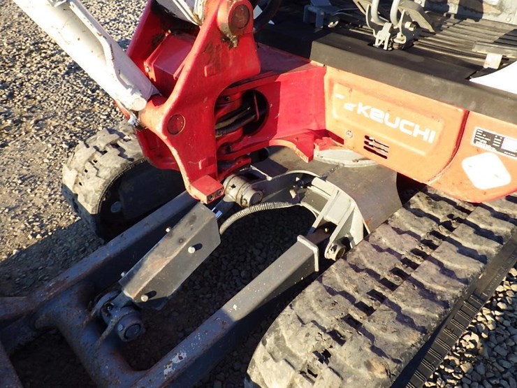 2019-takeuchi-tb230-image-16