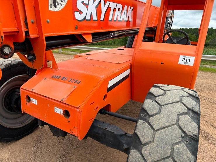2015-sky-trak-6042-image-28
