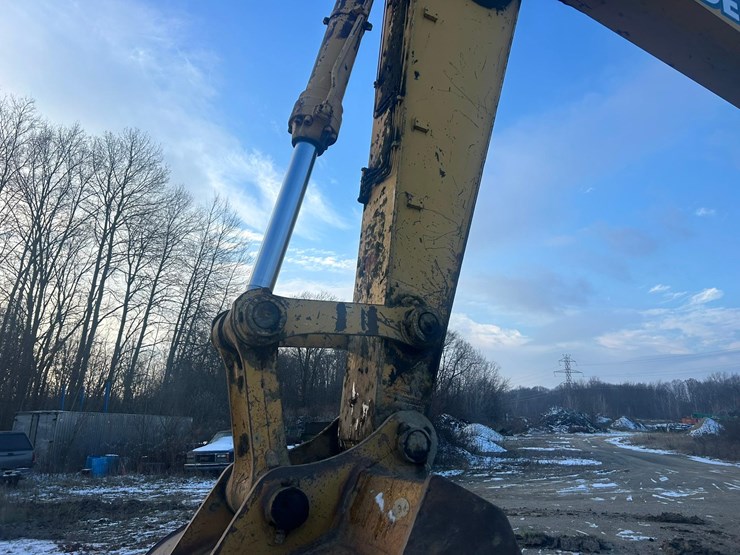 2005-deere-450-lc-image-13