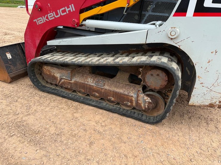 2015-takeuchi-tl12-image-8
