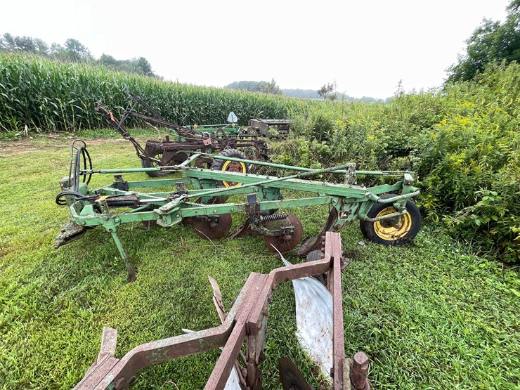 #7464-•-john-deere,-moldboard-plow-image-3