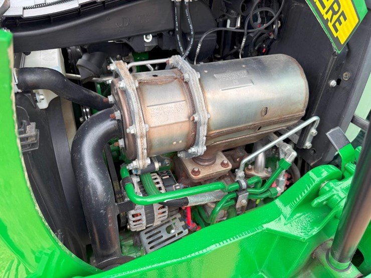2020-john-deere-3033r-image-30
