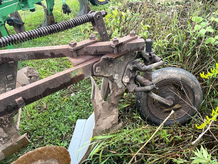 #7465-•-john-deere-3-bottom-plow-image-5