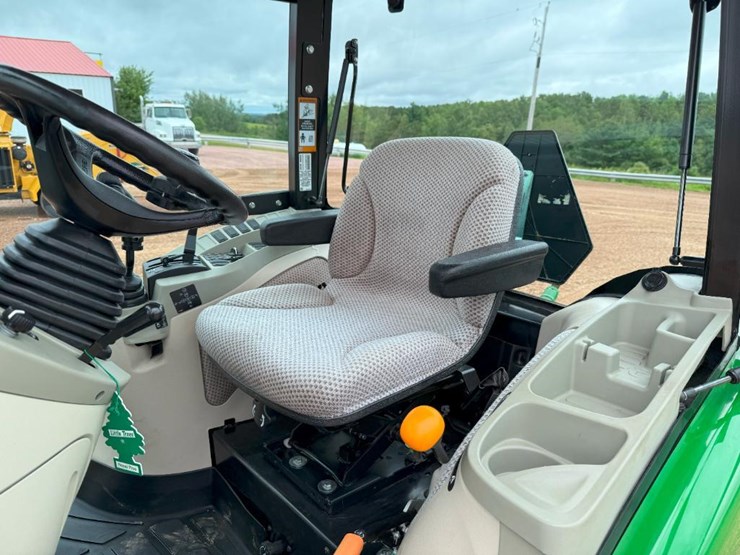 2020-john-deere-3033r-image-37