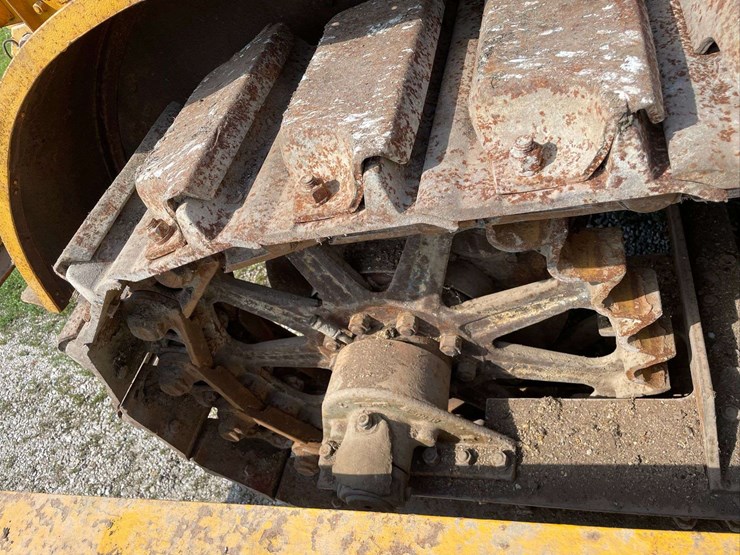 caterpillar-sixty-image-19