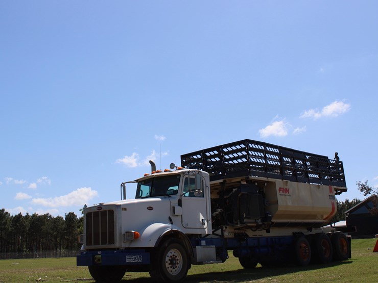 2011-peterbilt-367-image-4
