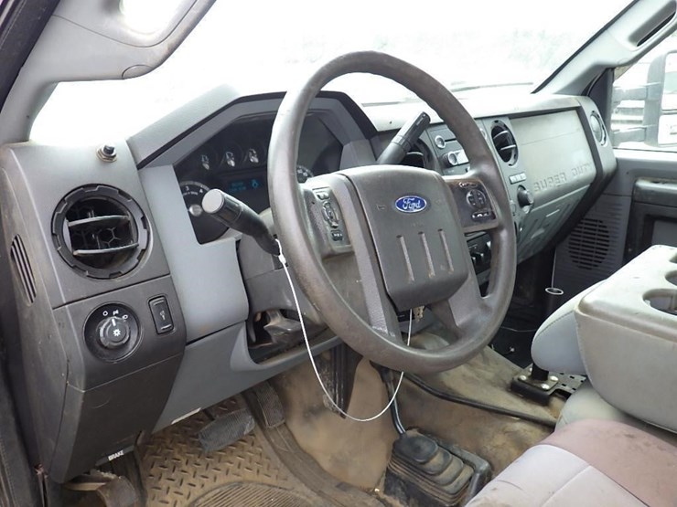 2013-ford-f550-image-22