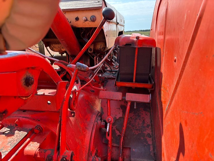 1957-case-900-tractor-image-11