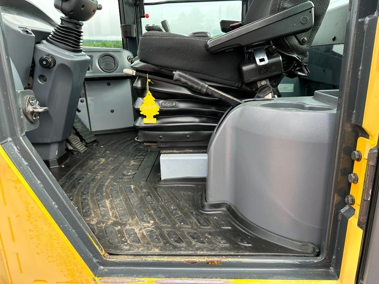 2013-komatsu-wa200pz-6-image-55