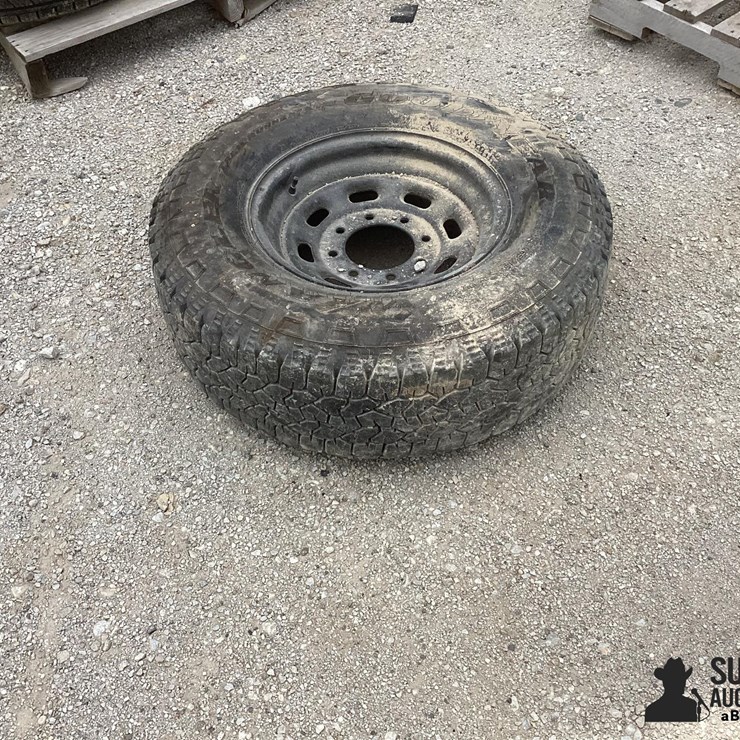 265/75R16 Tire & Rim