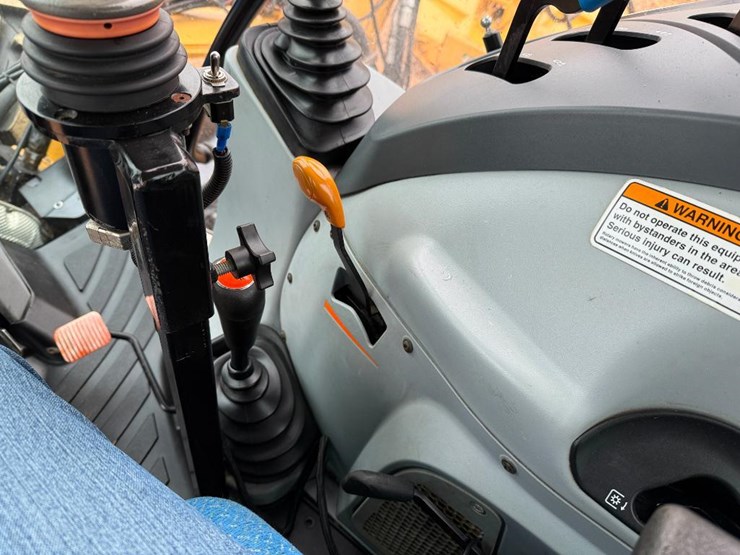 2016-new-holland-ts6.110-image-59