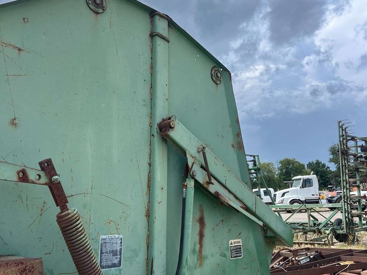 john-deere-510-image-11