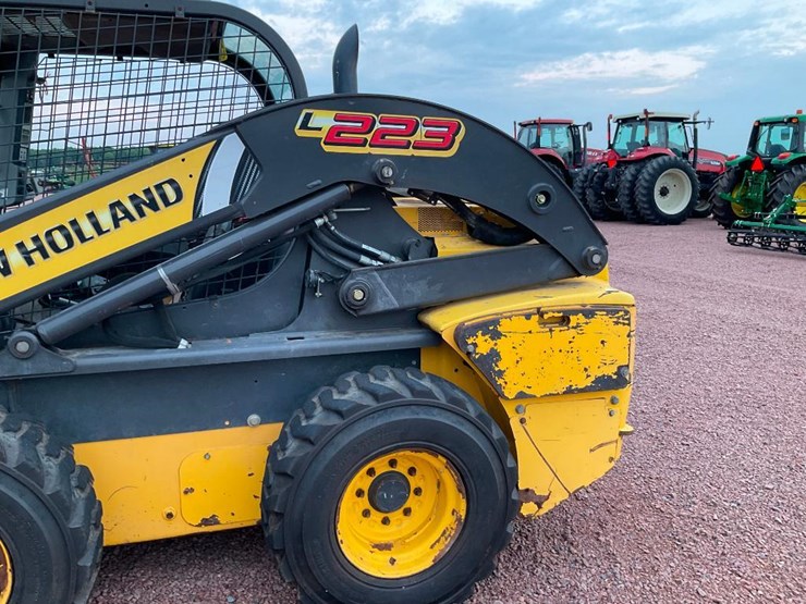 2015-new-holland-l223-image-9