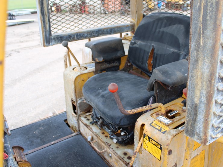 1992-deere-750b-image-5
