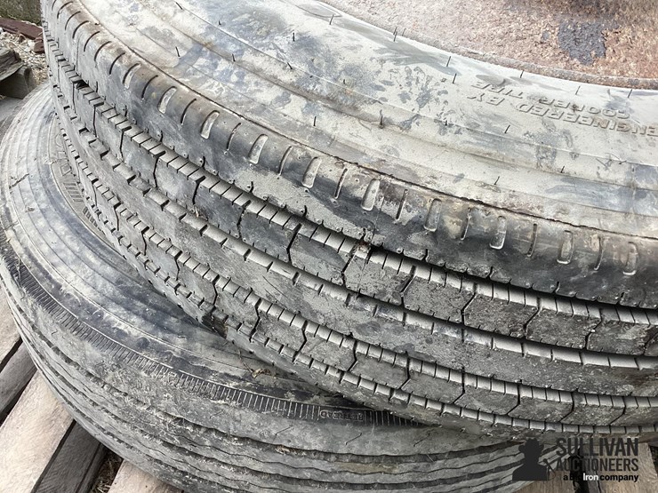 11r22.5-tires-&-rims-image-9