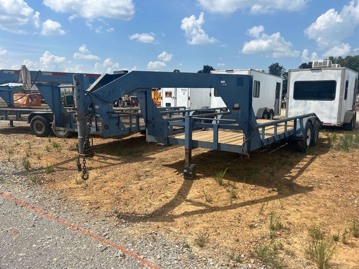 2009-82"-x-20'-t/a-gooseneck-trailer-image-1