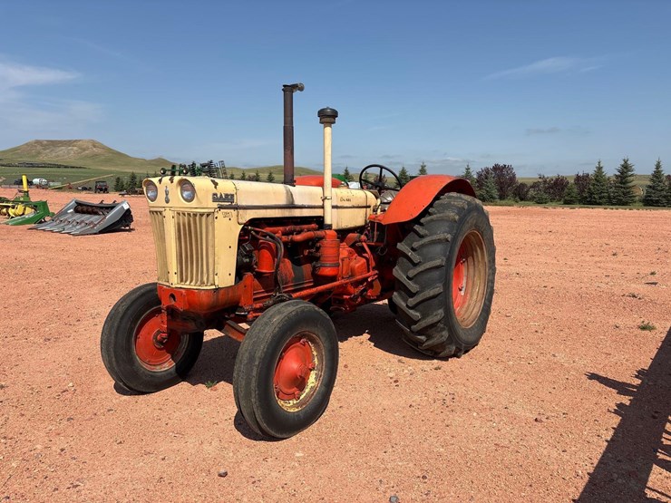 1957-case-900-tractor-image-1