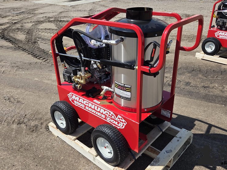 2025-magnum-4000-series-hot-water-pressure-washer-image-4
