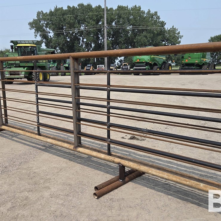 24' Free Standing Panel W/ Swing Gates (BID PER UNIT)