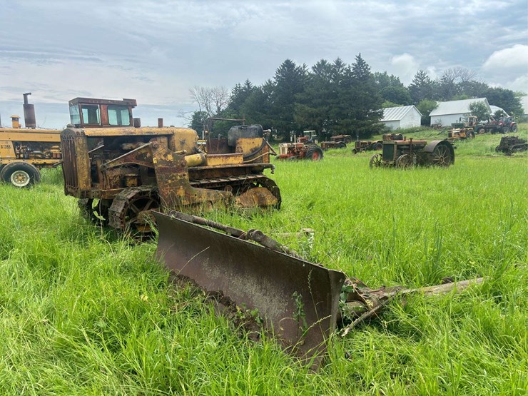 caterpillar-r5-crawler-and-blade-image-1