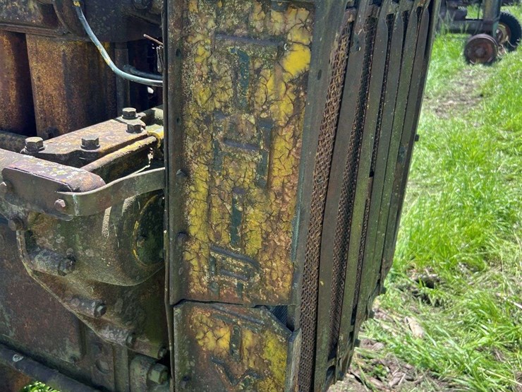 caterpillar-thirty-image-10