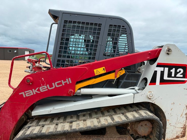 2015-takeuchi-tl12-image-13