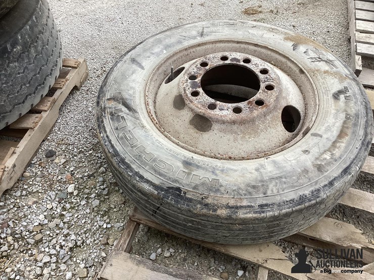 275/80r24.5-tire-&-rim-image-4
