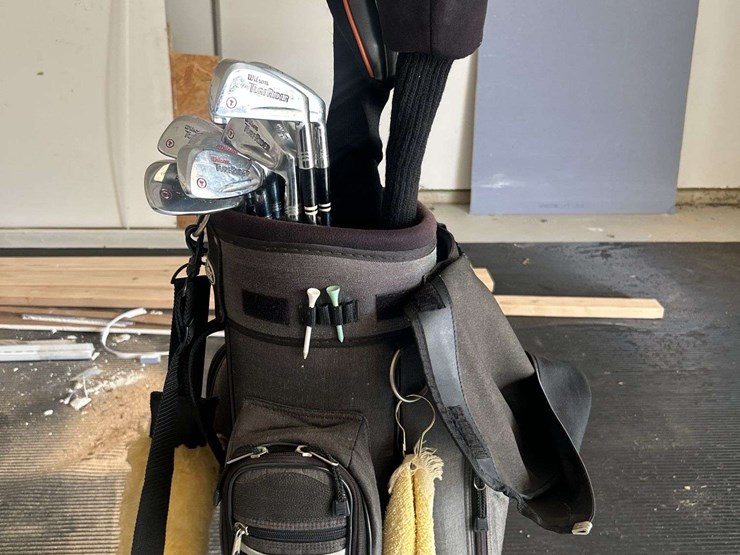great-divider-golf-bag-and-wilson-clubs-image-3