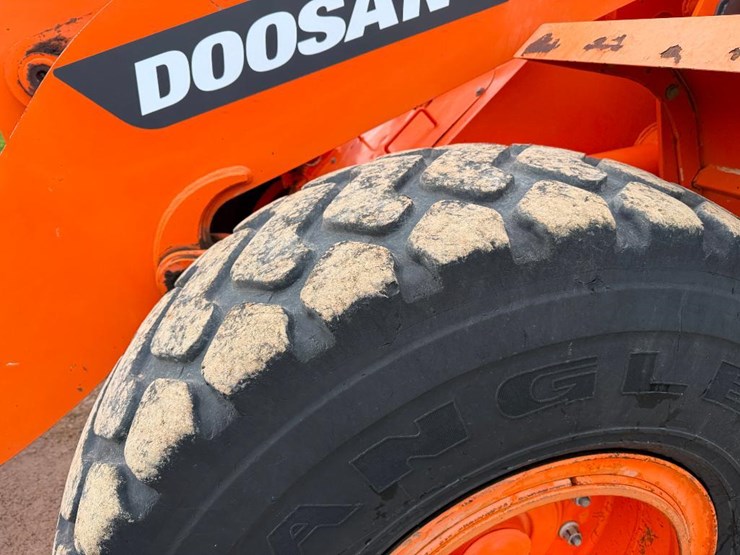 2017-doosan-dl220-5-image-8