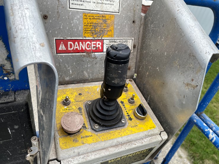 #6309-•-uprights-sl26sl-4wd-scissor-lift-image-35