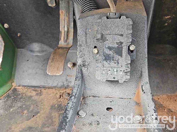 2021-john-deere-xuv855m-s4-image-33