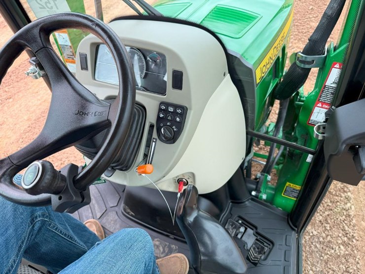 2020-john-deere-3033r-image-42