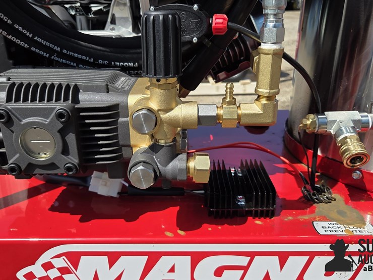2025-magnum-4000-series-hot-water-pressure-washer-image-5