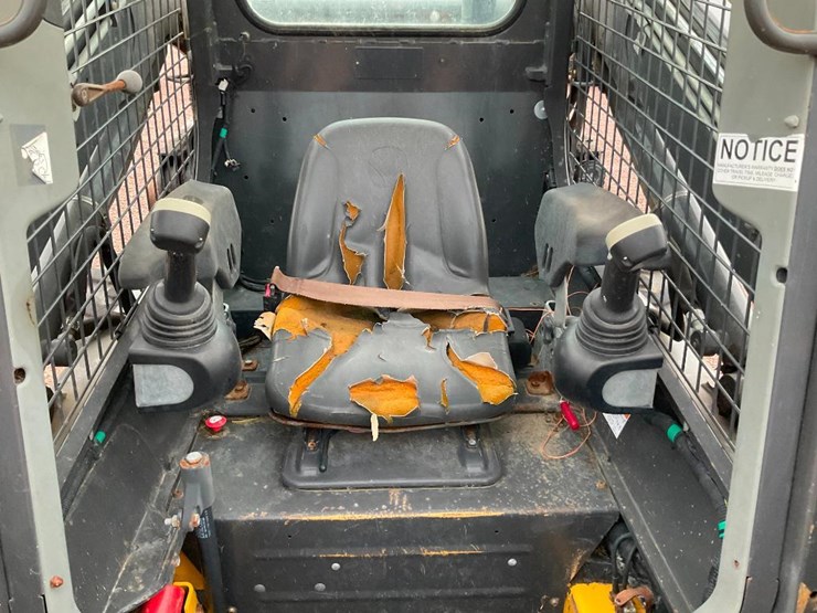 2015-new-holland-l223-image-30