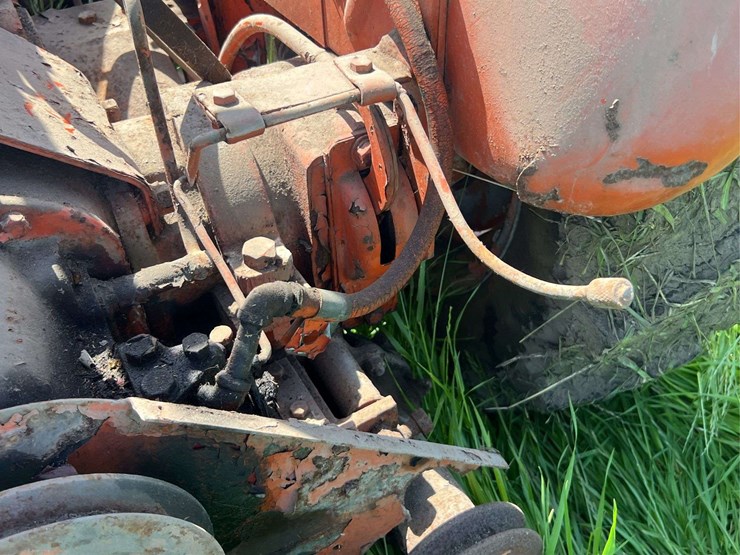 allis-chalmers-with-sickle-mower-image-36