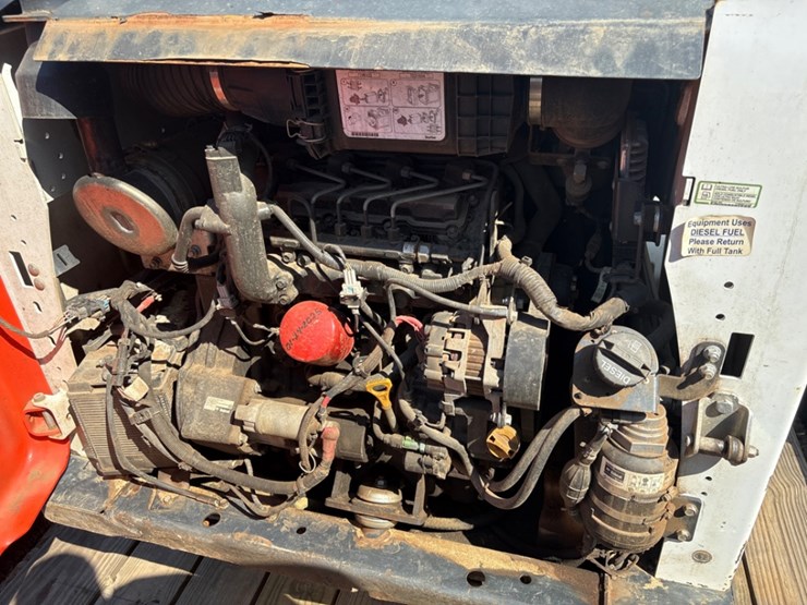 2019-bobcat-s570-image-15