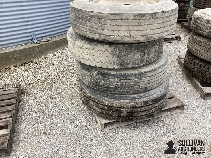 285/75r24.5-tires-&-rims-image-3