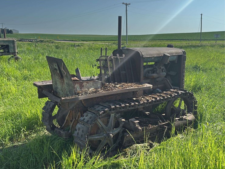 caterpillar-fifteen-crawler-image-5
