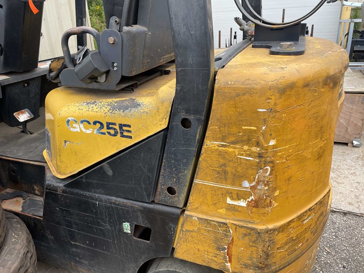 #1365-•-daewoo-5000-lb.-capacity-forklift-(o2)-image-30