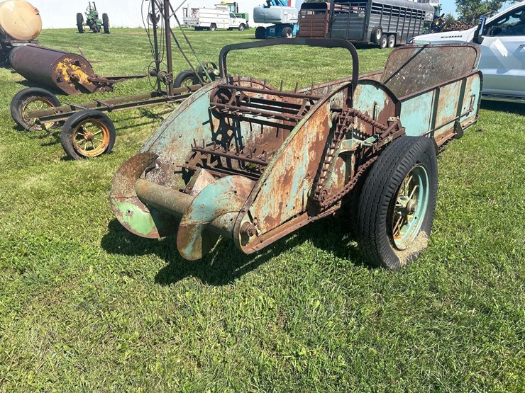 antique-manure-spreader-image-5