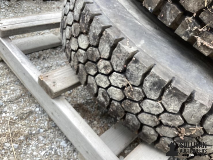 11r22.5-tires-&-rims-image-15