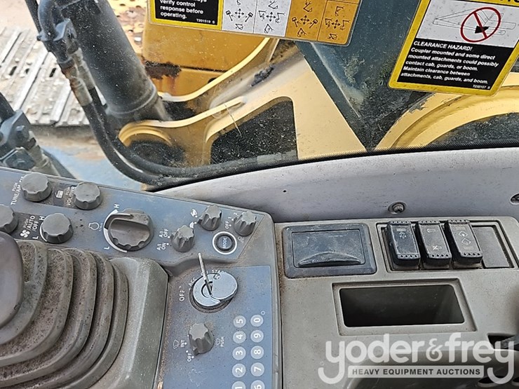 2011-deere-250g-lc-image-76