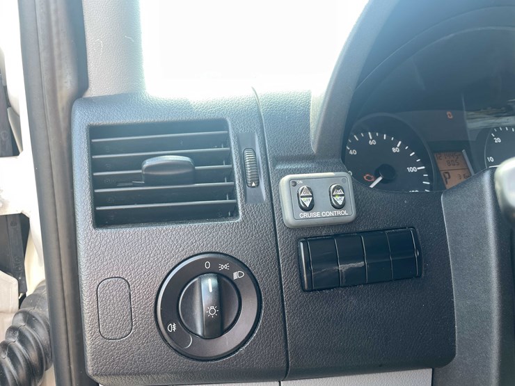 2011-freightliner-sprinter-3500-image-25