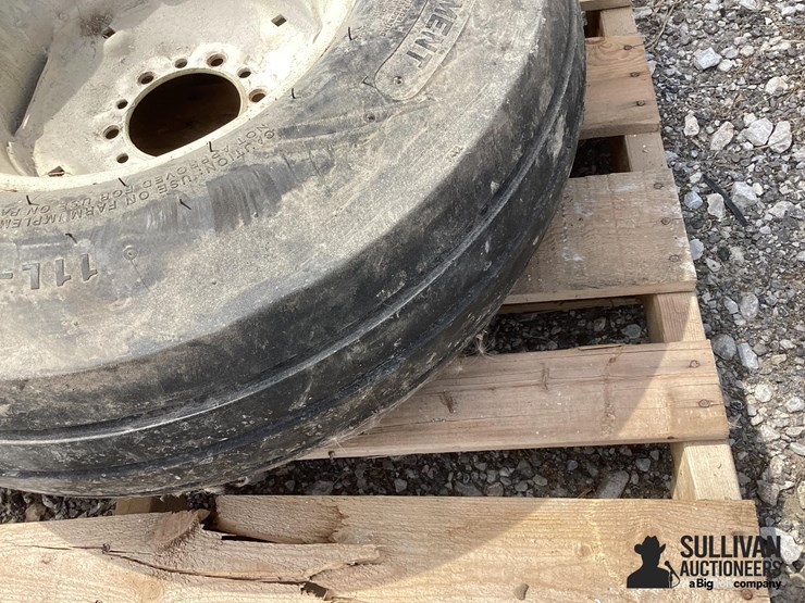 11l-15-tire-&-rim-image-10