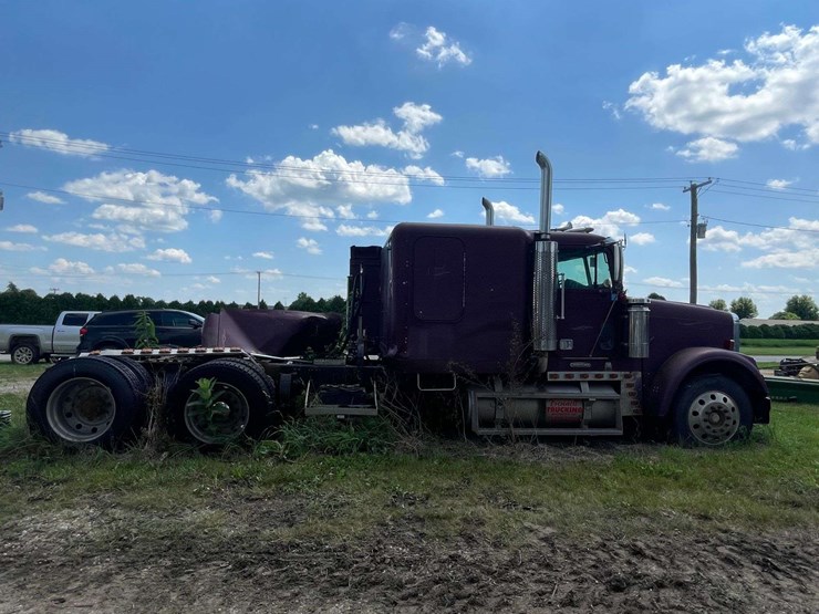 freightliner-semi-image-6