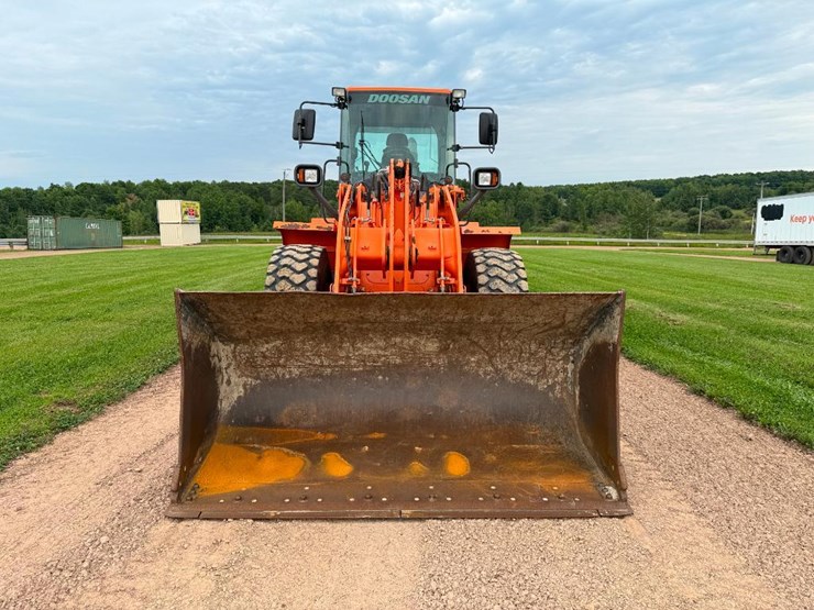 2017-doosan-dl220-5-image-2